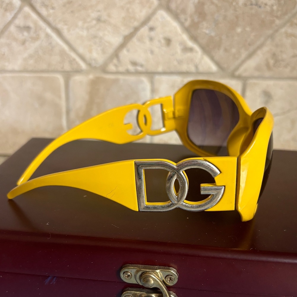 Yellow Oversized Sunglasses - Picture 12 of 15
